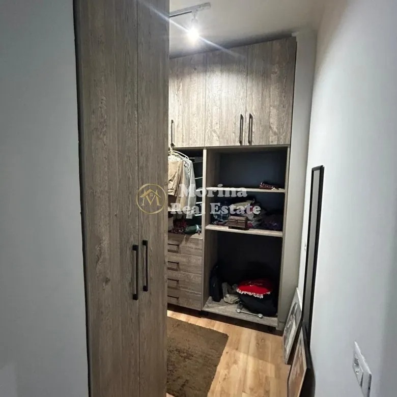 Tirane, jepet me qera apartament 1+1 Kati 4, 68 m² 450 € (Fresku)