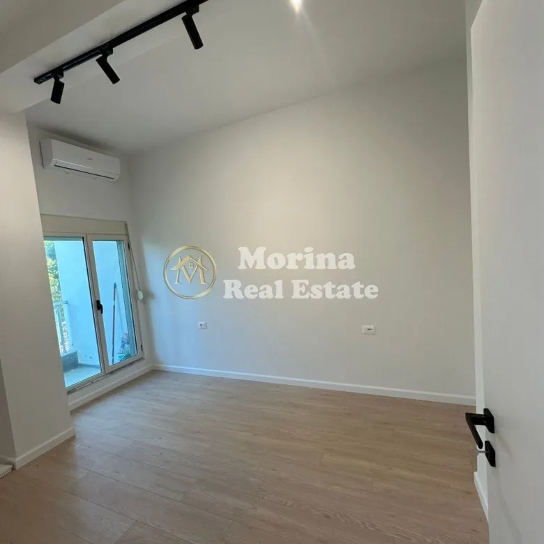 Tirane, jepet me qera ambjent biznesi Kati 1, 55 m² 500 € (Bulevardi i Ri)