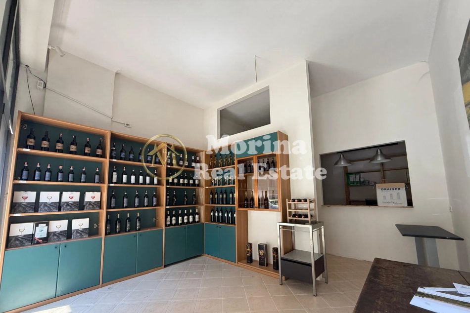 Tirane, jepet me qera ambjent biznesi Kati 0, 103 m² 500 € (Laprak)