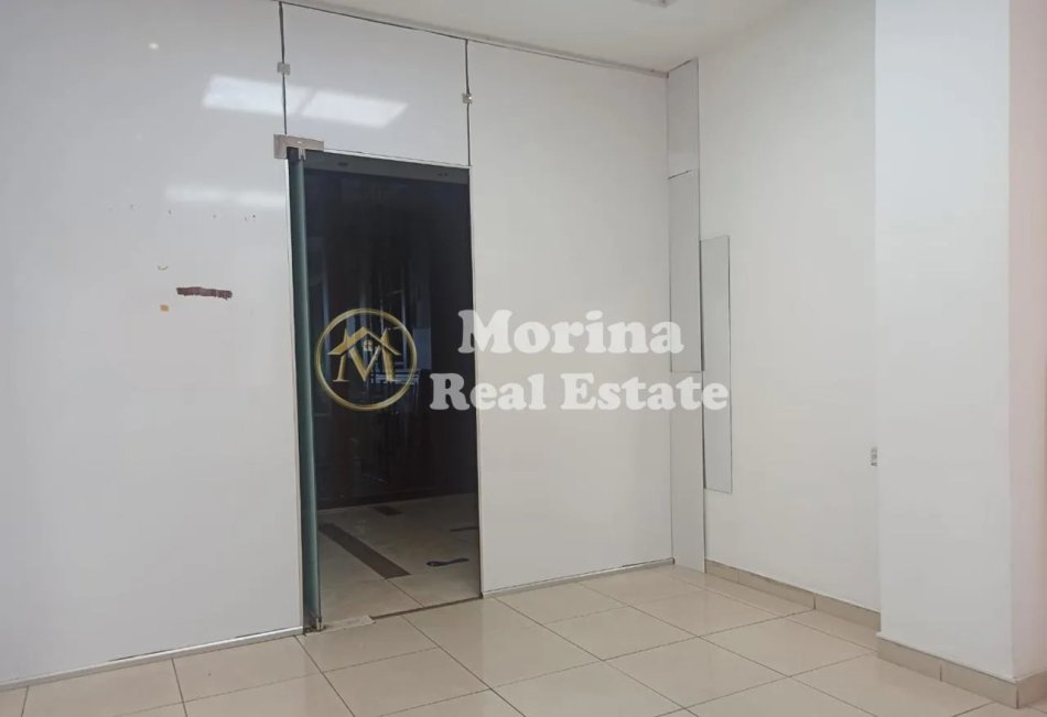 Tirane, jepet me qera ambjent biznesi Kati 1, 28 m² 300 € (Rruga e Dibres, Kompleksi Halili)