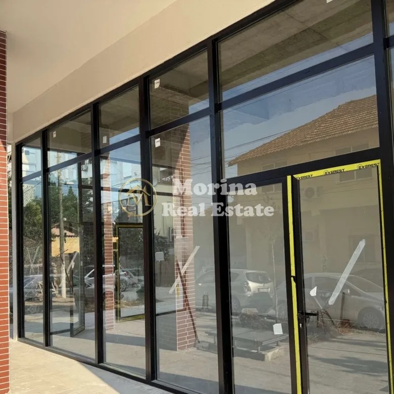 Tirane, jepet me qera ambjent biznesi Kati 0, 50 m² 1.000 € (Pazari i Ri)