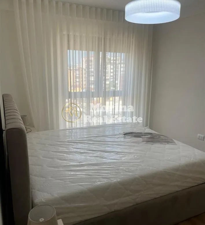 Tirane, jepet me qera apartament 1+1 Kati 6, 65 m² 700 € (Shkolla e Kuqe, Pazari Ri)