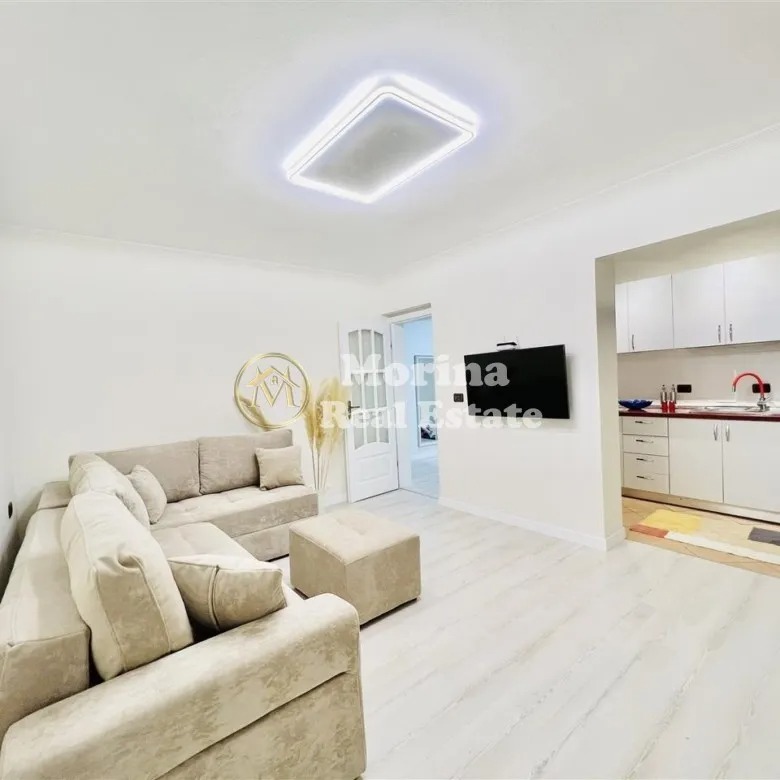 Tirane, jepet me qera apartament 1+1+Ballkon Kati 3, 65 m² 550 € (Stadiumin Dinamo)