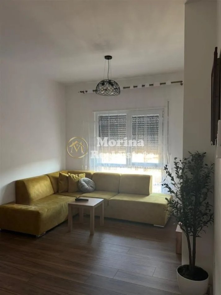 Tirane, jepet me qera apartament 1+1 Kati 3, 68 m² 550 € (Xhamlliku)