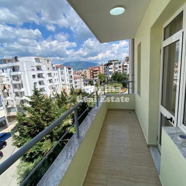 Tirane, jepet me qera apartament 2+1+Ballkon Kati 3, 94 m² 550 € (Kodra e Diellit)