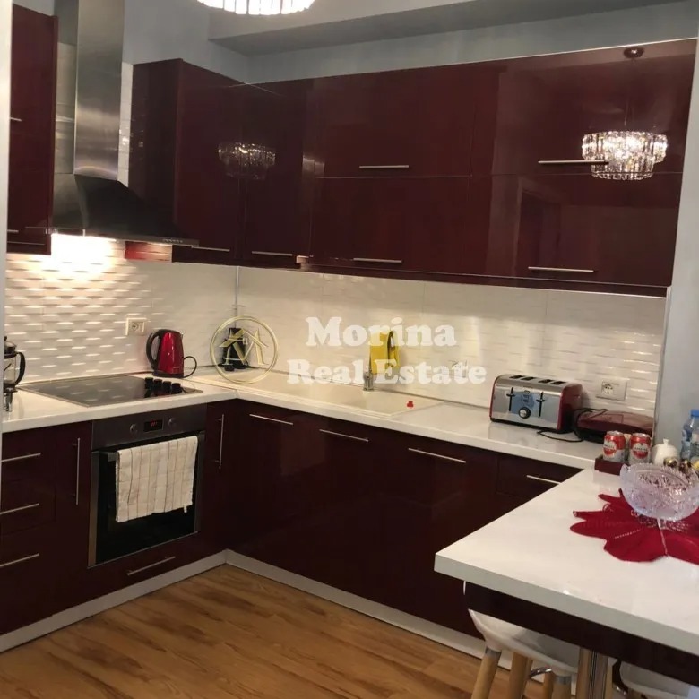 Tirane, jepet me qera apartament 3+1+Ballkon Kati 3, 120 m² 450 € (Kamez)