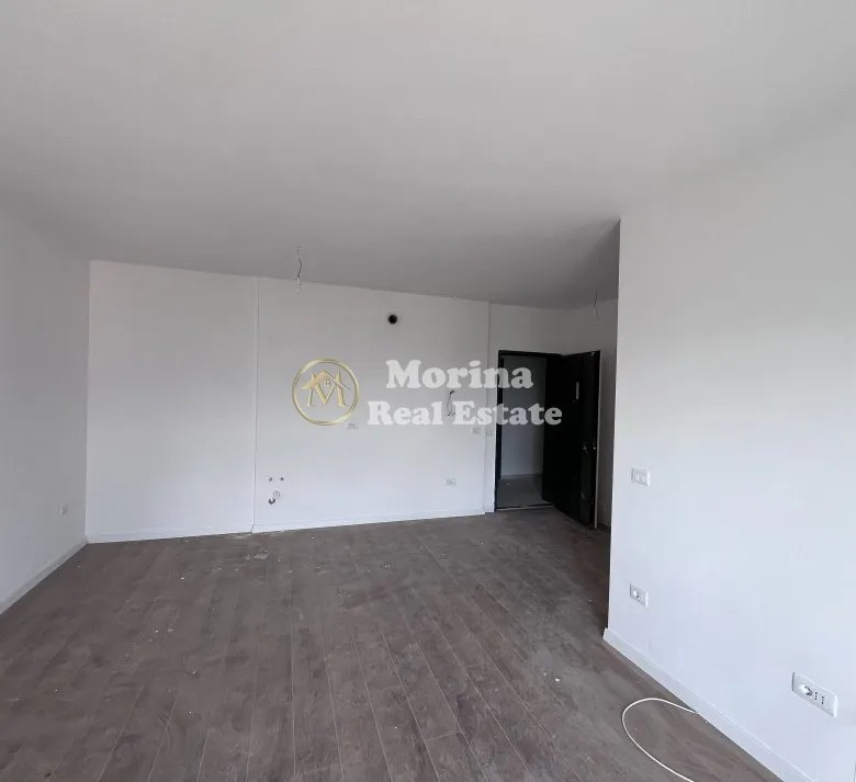 Tirane, jepet me qera apartament 1+1+Ballkon Kati 7, 65 m² 320 € (Univers City)