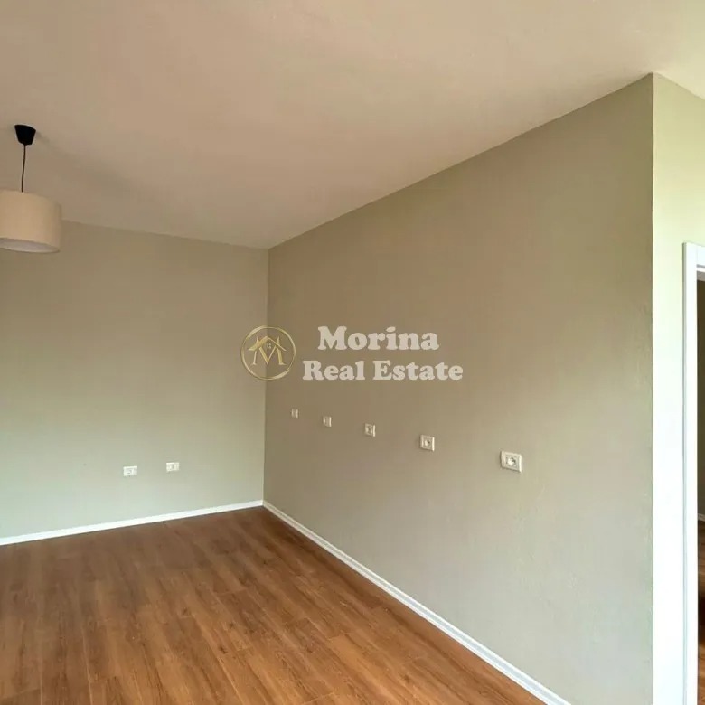 Tirane, jepet me qera ambjent biznesi Kati 3, 65 m² 700 € (Bulevardi Bajram Curri)