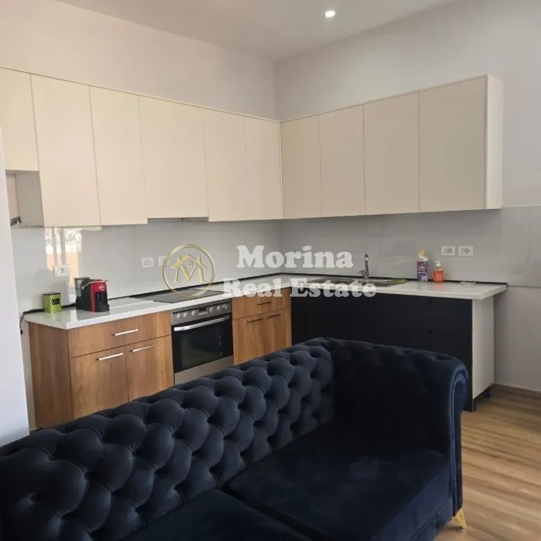 Tirane, jepet me qera ambjent biznesi Kati 6, 200 m² 1.500 € (Rruga e Dibres)