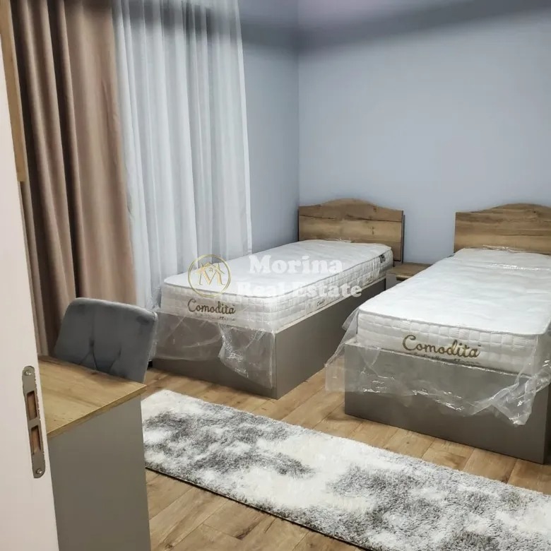 Tirane, jepet me qera apartament 2+1 Kati 3, 116 m² 1.300 € (Liqeni i Thate)