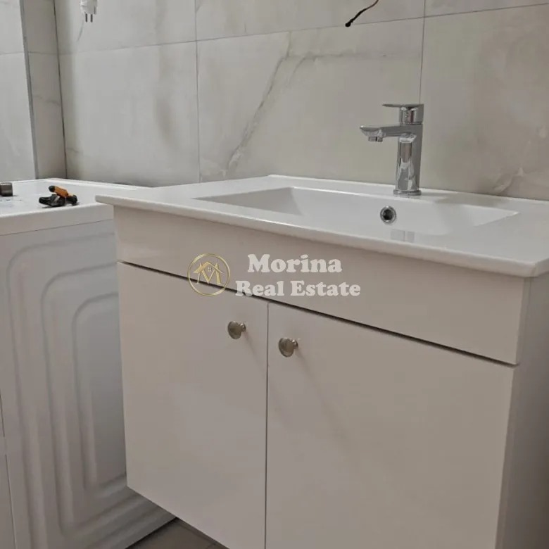 Tirane, jepet me qera apartament 1+1 Kati 1, 65 m² 500 € (Fresku)