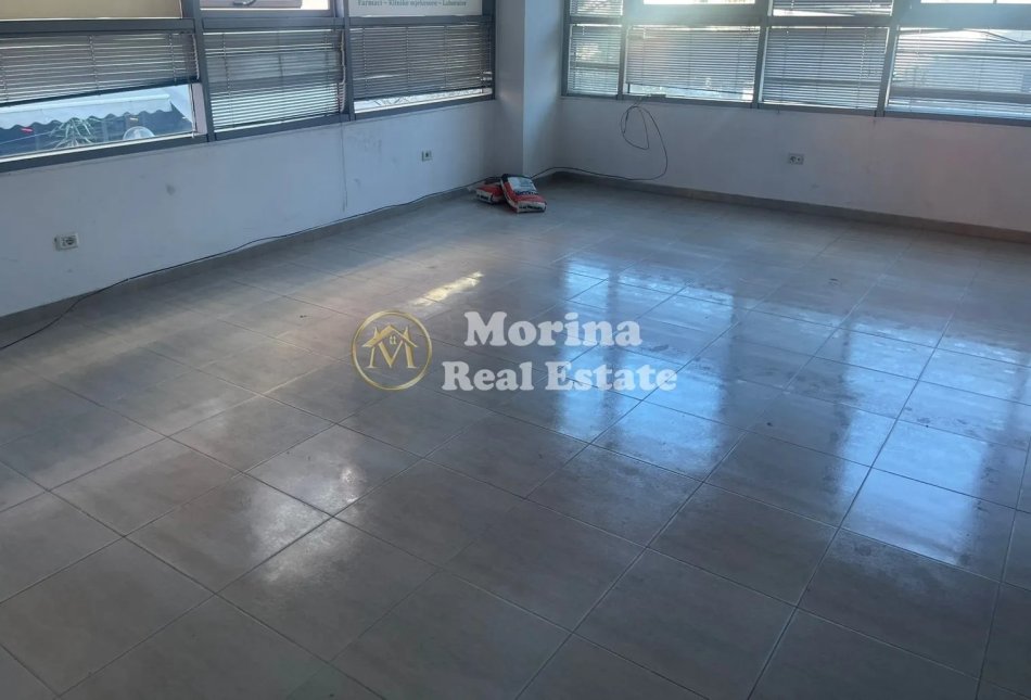 Tirane, jepet me qera ambjent biznesi Kati 1, 78 m² 500 € (Brryli)