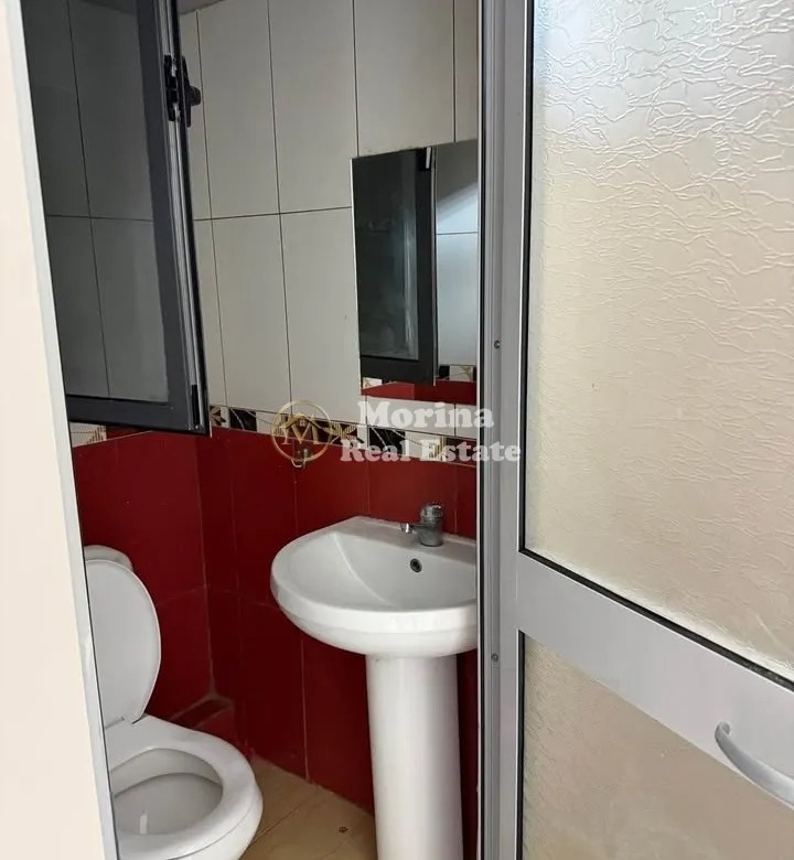 Tirane, jepet me qera ambjent biznesi Kati 2, 30 m² 270 € (Rruga e Elbasanit)