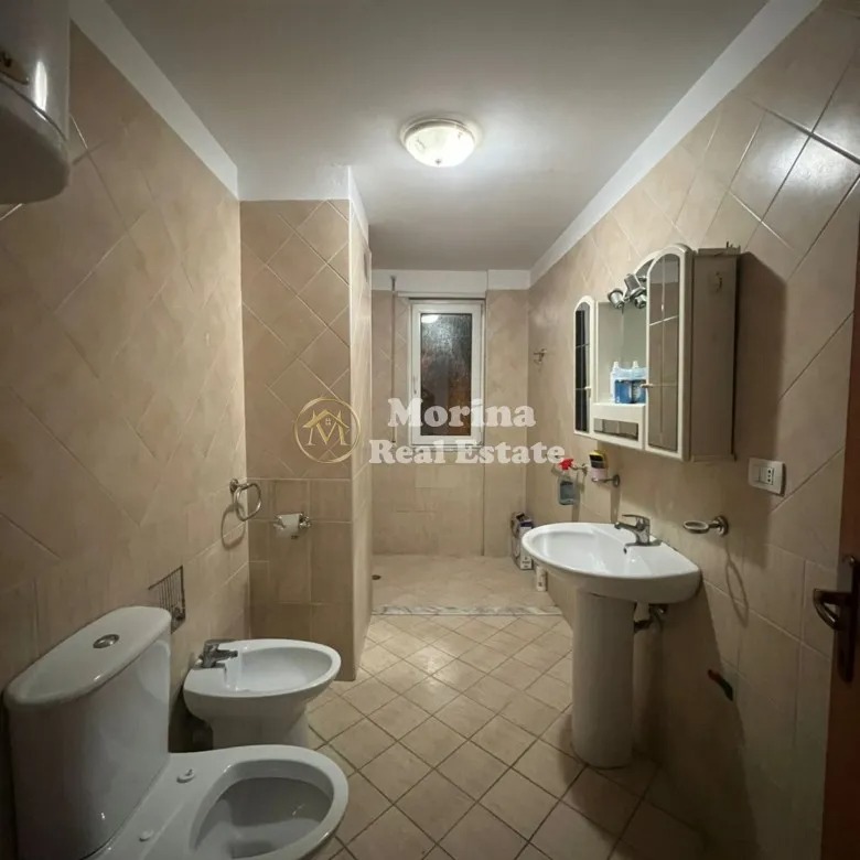 Tirane, jepet me qera ambjent biznesi Kati 3, 80 m² 450 € (Brryli)