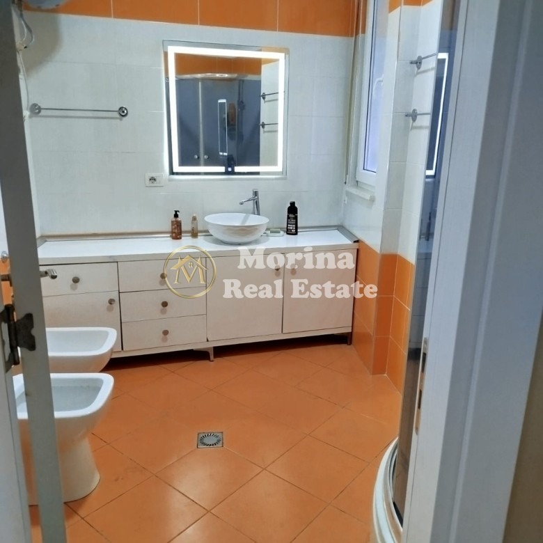 Tirane, jepet me qera apartament 2+1 Kati 4, 100 m² 1.000 € (Komuna Parisit)