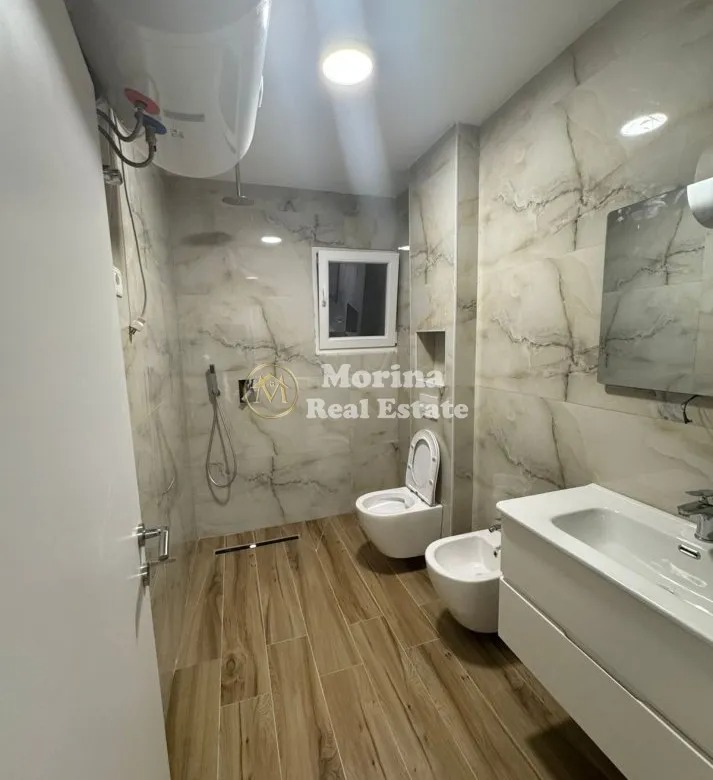 Tirane, jepet me qera shtepi 1+1 Kati 2, 75 m² 400 € (Shkoze)