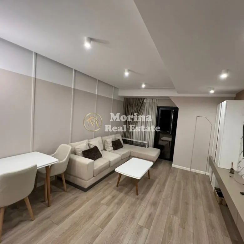 Tirane, jepet me qera apartament 1+1 Kati 11, 67 m² 750 € (Square 21)