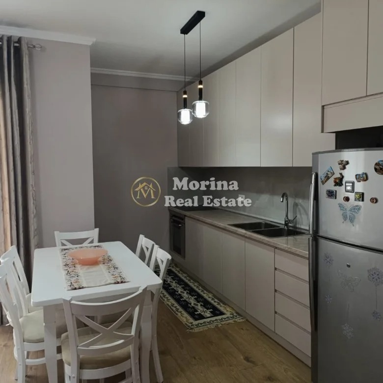 Tirane, jepet me qera apartament 1+1+Ballkon Kati 4, 60 m² 550 € (Rruga Siri Kodra)