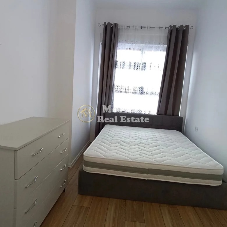 Tirane, jepet me qera 1+1 Kati 3, 60 m² 400 € (Ali Demi)