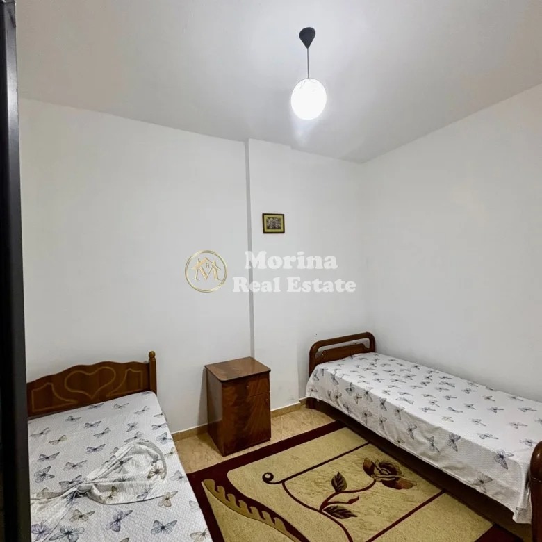 Tirane, jepet me qera apartament 3+1 Kati 4, 95 m² 450 € (Laprake)