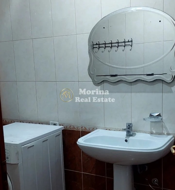 Tirane, jepet me qera apartament 1+1 Kati 5, 67 m² 250 € (Fresku)