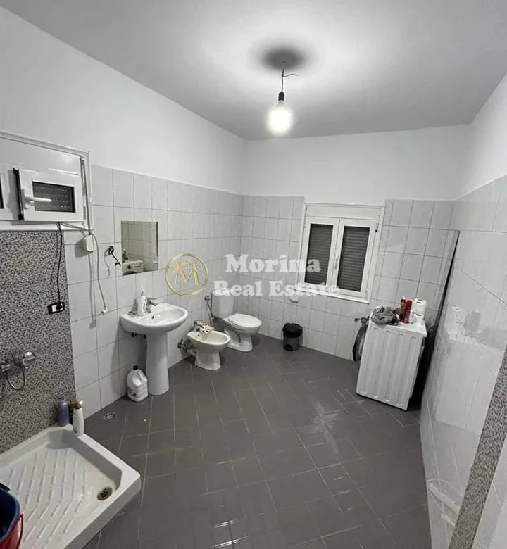Tirane, jepet me qera Vile 3+1 Kati 2, 500 m² 500 € (Vore)