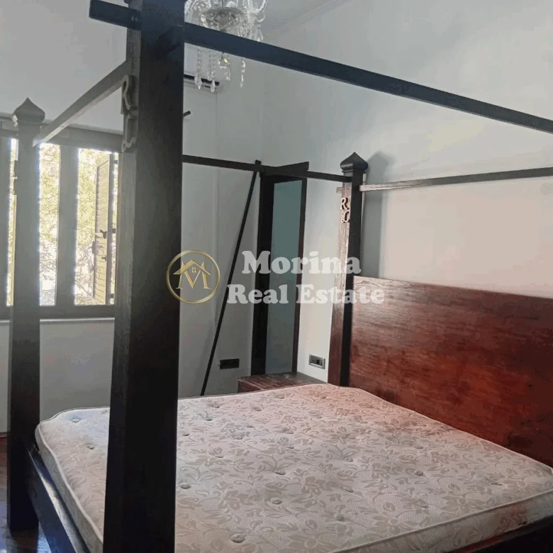 Tirane, jepet me qera apartament 2+1 Kati 3, 120 m² 1.200 € (Rruga e Barrikadave)