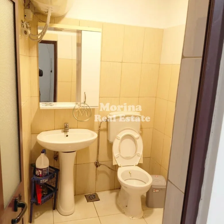 Tirane, jepet me qera shtepi 1+1 Kati 1, 60 m² 250 € (Shkoze)