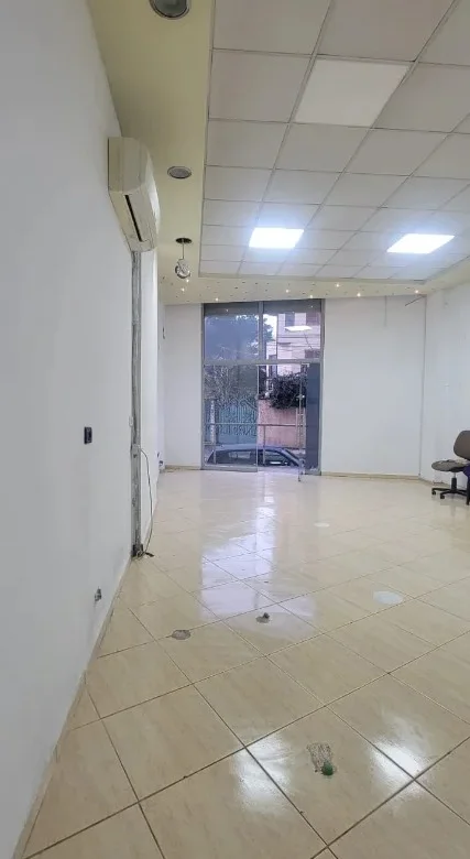 Tirane, jepet me qera ambjent biznesi Kati 0, 70 m² 500 € (Qytet Studenti)