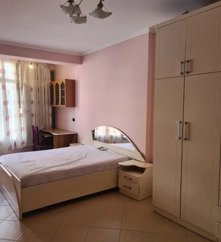 Tirane, jepet me qera apartament 2+1 Kati 4, 100 m² 500 € (Astir)