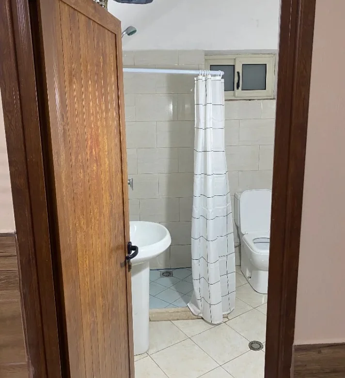 Tirane, jepet me qera shtepi 1+1 Kati 1, 50 m² 350 € (Spitali Amerikan 2)