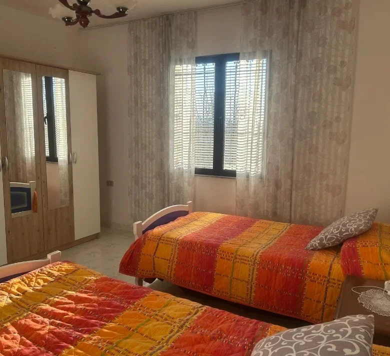 Tirane, jepet me qera shtepi 1+1 Kati 1, 120 m² 400 € (Paskuqan)