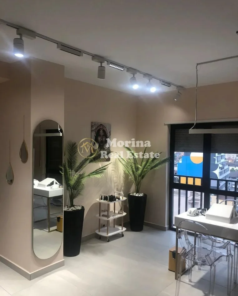 Tirane, jepet me qera apartament 3+1 Kati 10, 116 m² 750 € (Selvia)