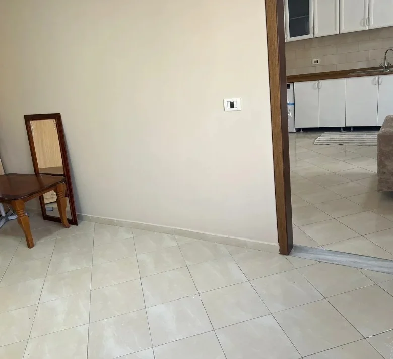 Tirane, jepet me qera apartament 1+1 Kati 3, 55 m² 350 € (Rruga 5 Maji)
