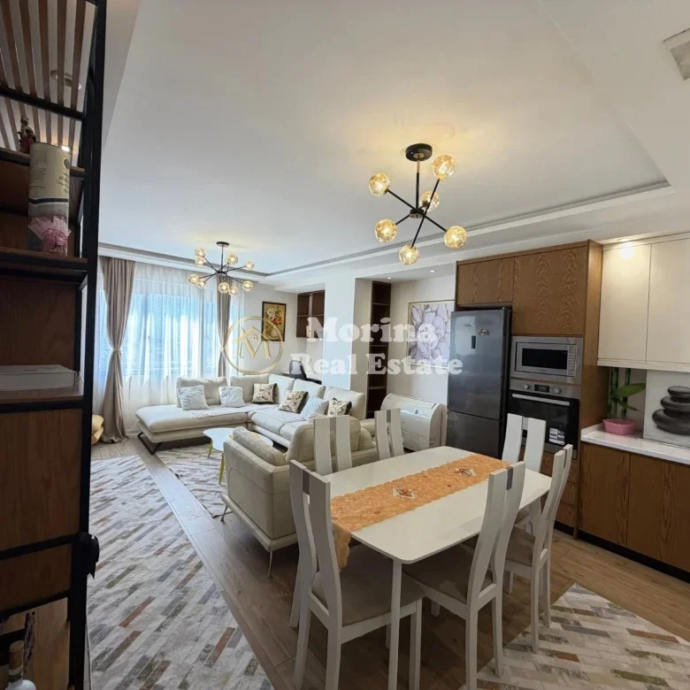Tirane, jepet me qera apartament 4+1 Kati 7, 108 m² 600 € (Fresku)