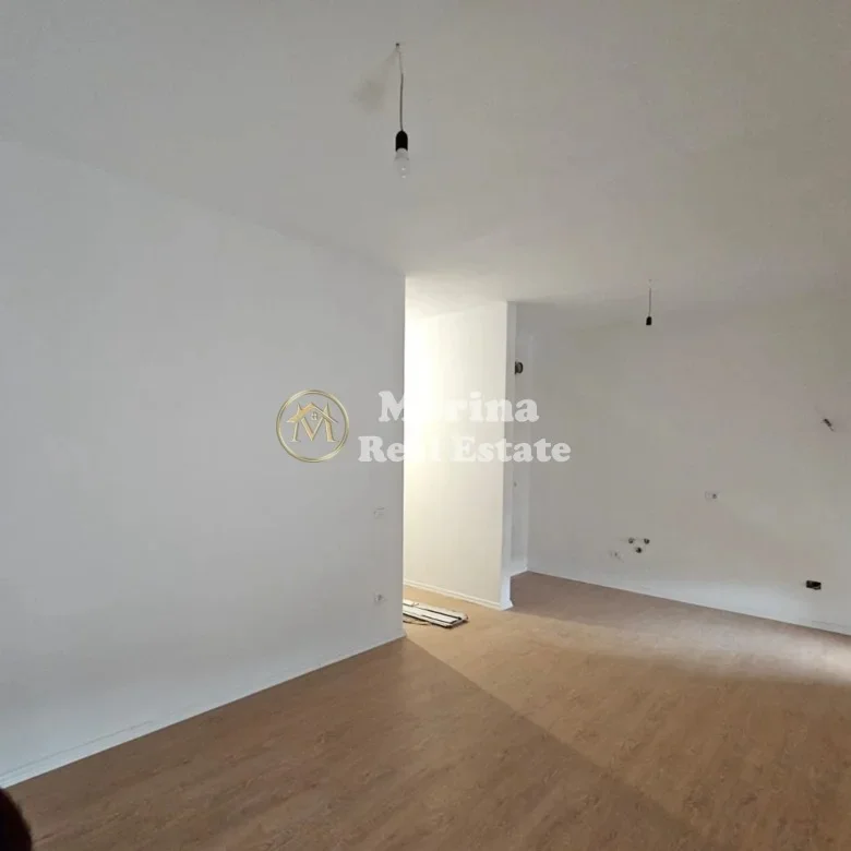 Tirane, jepet me qera ambjent biznesi Kati 2, 92 m² 700 € (Don Bosko)