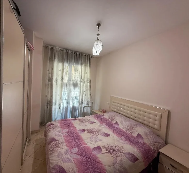 Tirane, jepet me qera apartament 1+1 Kati 6, 67 m² 500 € (Laprake)