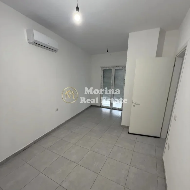 Tirane, jepet me qera apartament 2+1 Kati 1, 92 m² 690 € (Rruga e Barrikadave)