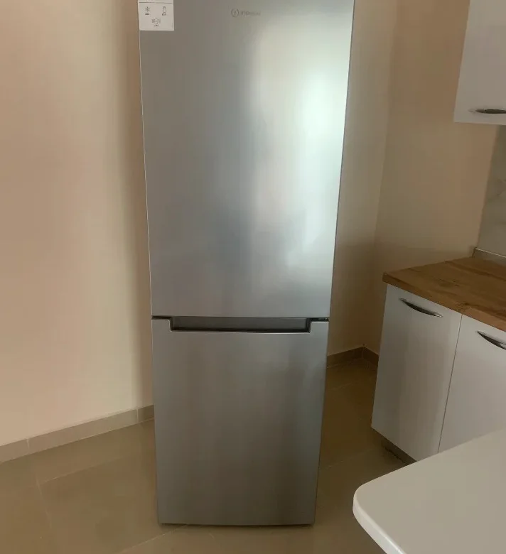 Tirane, jepet me qera apartament 2+1 Kati 3, 85 m² 450 € (Shkolla e Bashkuar)