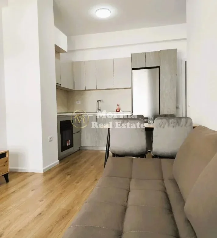 Tirane, jepet me qera apartament 1+1 Kati 3, 60 m² 400 € (Fresku)