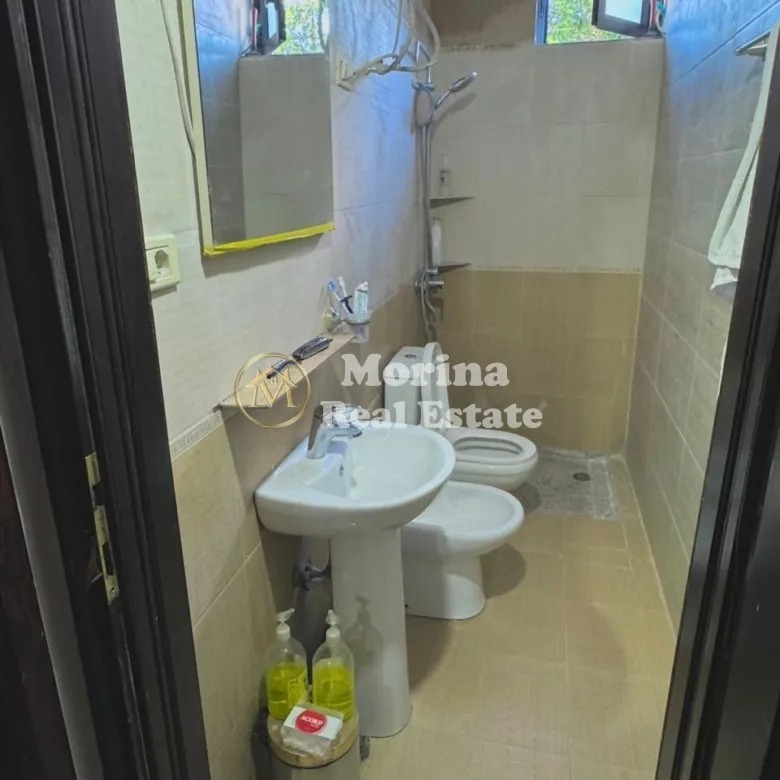 Tirane, jepet me qera apartament 1+1 Kati 1, 65 m² 390 € (5 Maji)