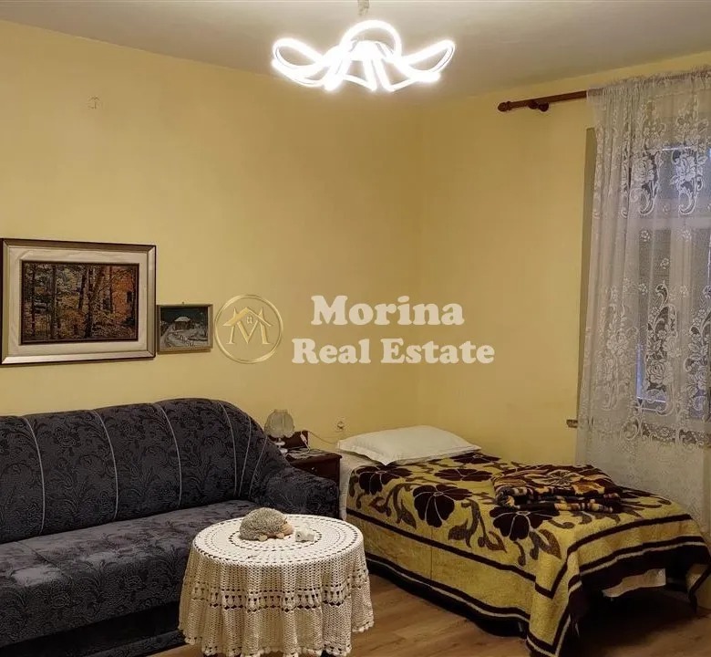 Tirane, jepet me qera apartament 1+1 Kati 1, 80 m² 600 € (Rruga Fortuzi)