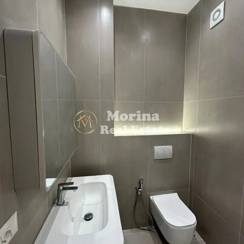Tirane, jepet me qera ambjent biznesi Kati 1, 55 m² 500 € (Bulevardi i Ri)