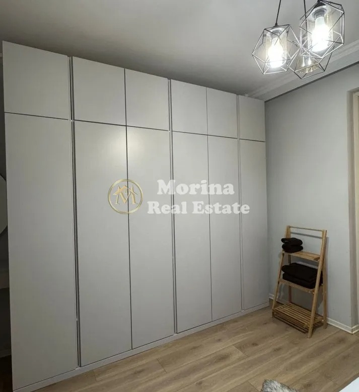 Tirane, jepet me qera apartament 1+1 Kati 4, 65 m² 900 € (Blloku)
