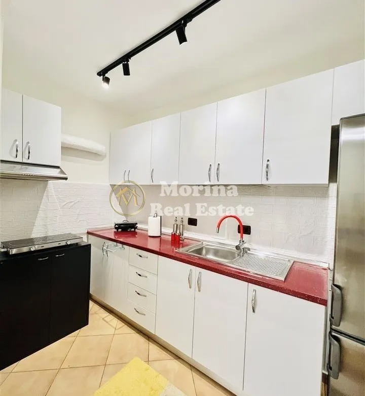 Tirane, jepet me qera apartament 1+1+Ballkon Kati 3, 65 m² 550 € (Stadiumin Dinamo)