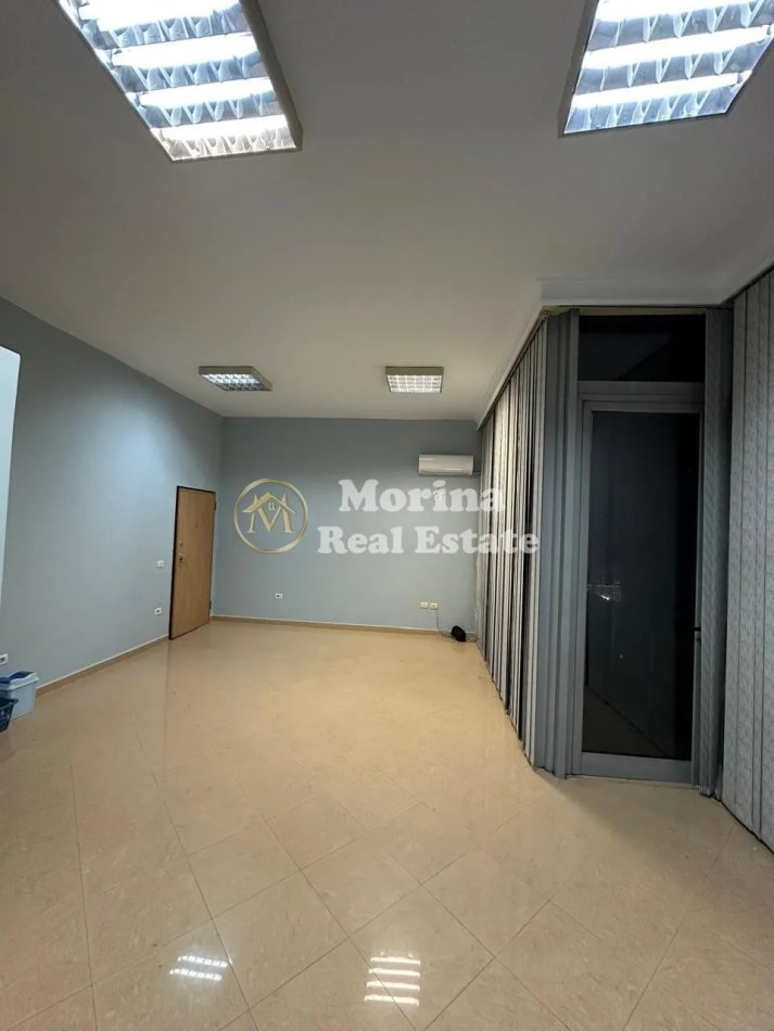 Tirane, jepet me qera ambjent biznesi Kati 2, 93 m² 400 € (Myslym Shyri)