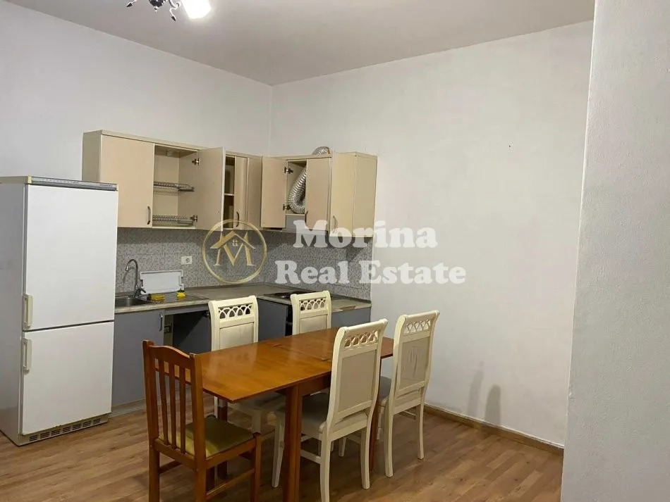 Tirane, jepet me qera apartament 1+1+Ballkon Kati 1, 70 m² 300 € (Kamez)