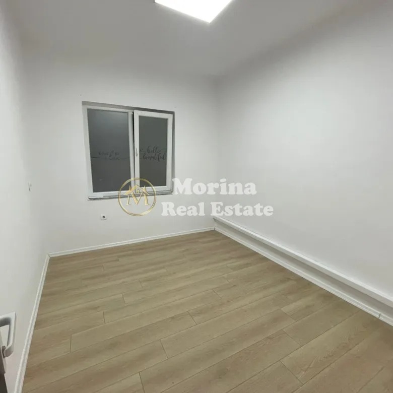 Tirane, jepet me qera ambjent biznesi Kati 2, 70 m² 600 € (21 Dhjetori)