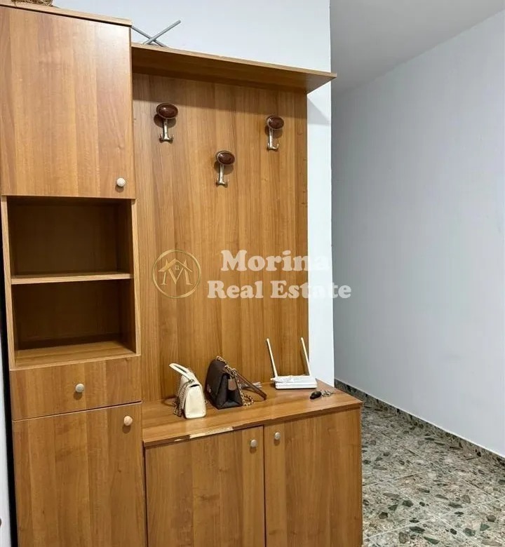 Tirane, jepet me qera apartament 1+1 Kati 1, 75 m² 550 € (Medrese)