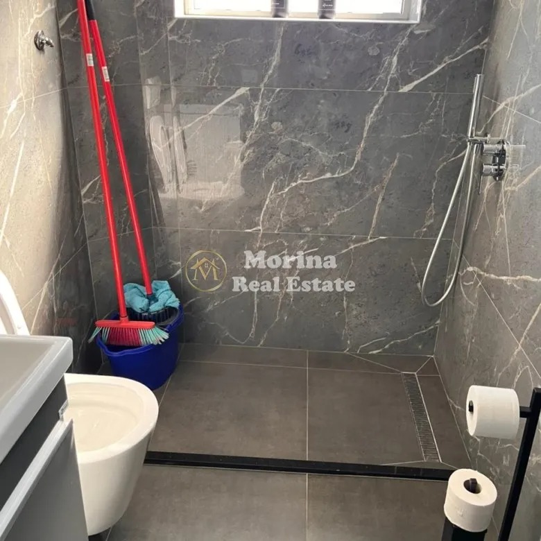 Tirane, jepet me qera apartament 2+1 Kati 3, 120 m² 550 € (Rruga Lord Bajroni)